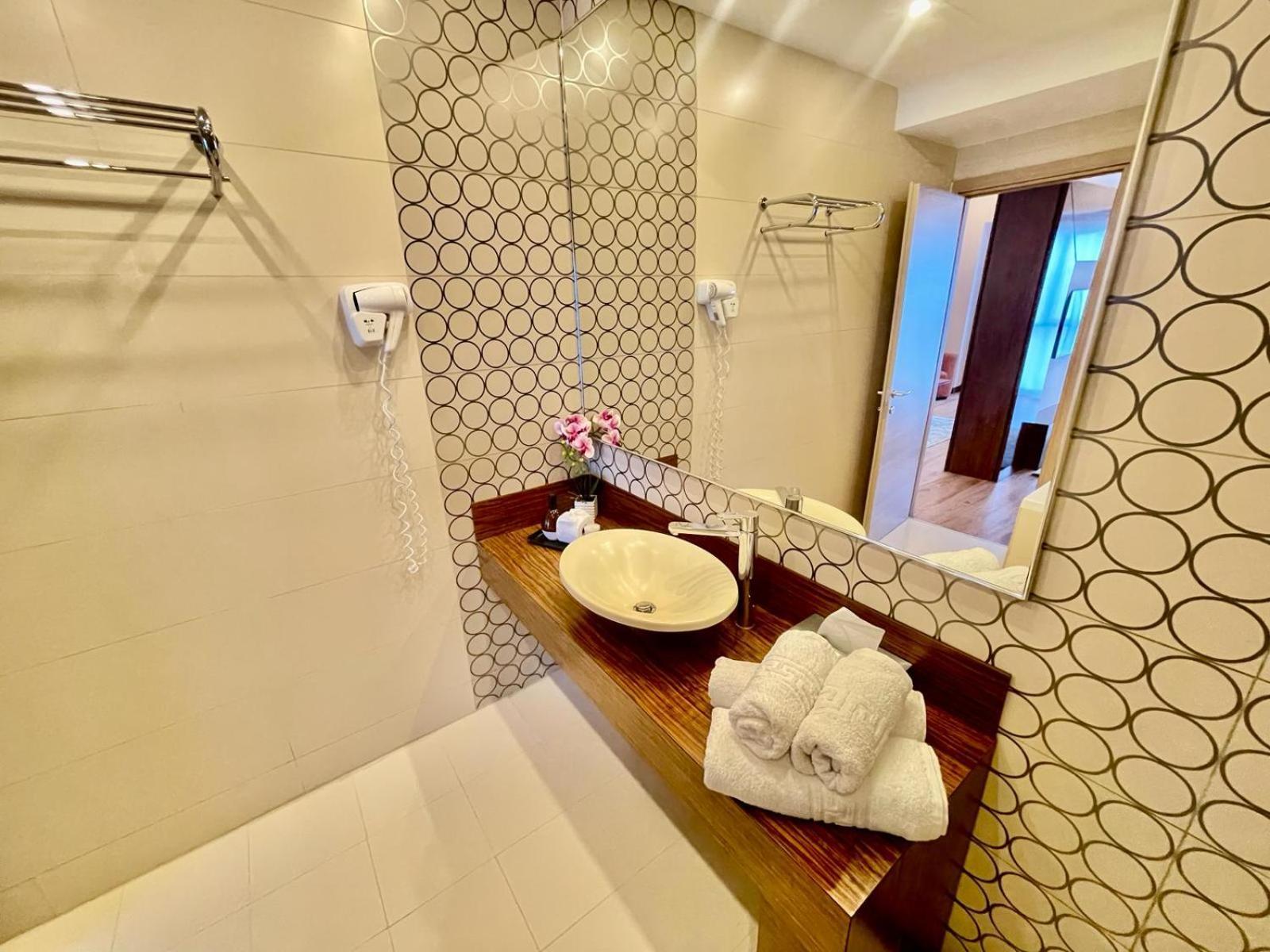 Presidential Luxury Apartments With Amazing View - Yamaluxe 부쿠레슈티 외부 사진